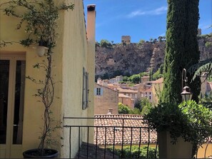 Property grounds - House in Village, Swimming pool, Garden + Annexe. Panoramic view, sleeps 8 (Cotignac)