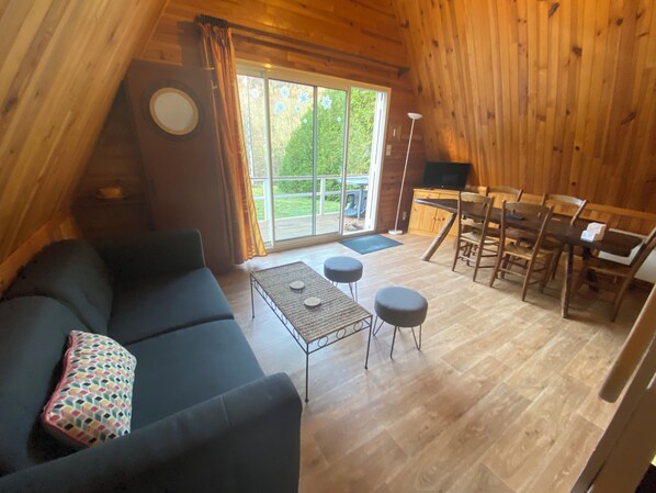 TV - QUIET MOUNTAIN CHALET. Hiking, 1/4h from skiing, 200m from the village (Sainte marie de campan)