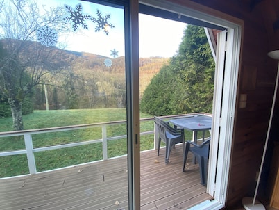 QUIET MOUNTAIN CHALET. Hiking, 1/4h from skiing, 200m from the village