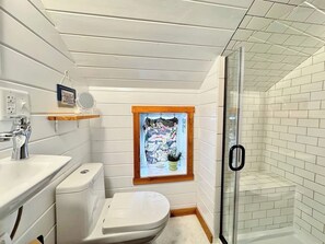 Hårføner og håndklær