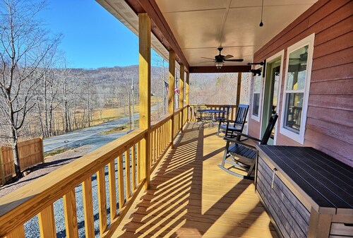 Escape to Windy Mountain Dreams in Todd, NC—a cozy chalet for 8 with stunning views!