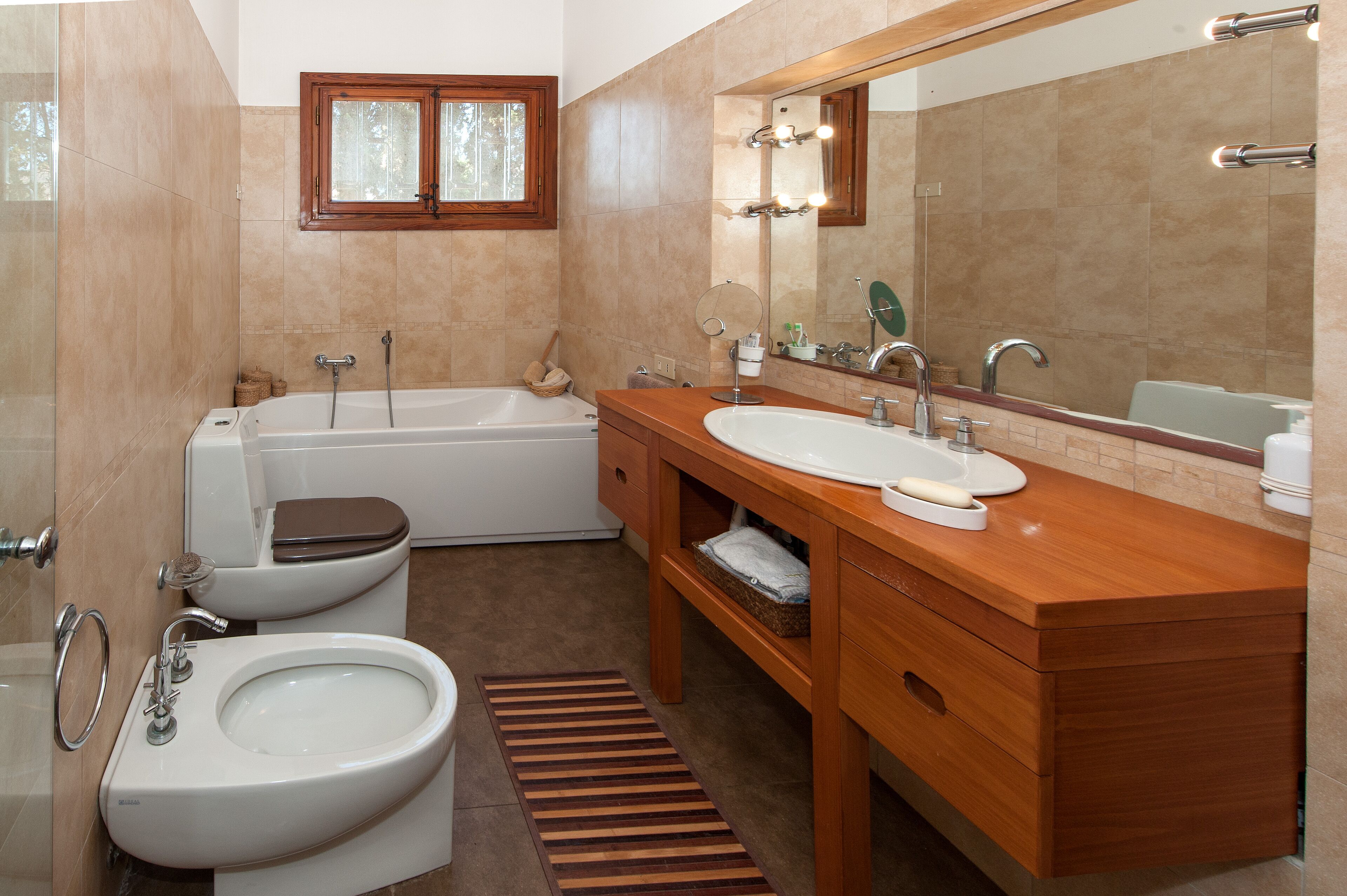 Combinazione doccia/vasca, asciugacapelli, bidet, asciugamani