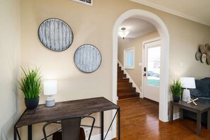 Interior - Timeless Beach Beauty *️Huge Entire House 4/2 * Beach Attractions! (Corpus Christi,)