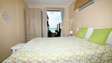 2 habitaciones, caja de seguridad en la habitación y escritorio