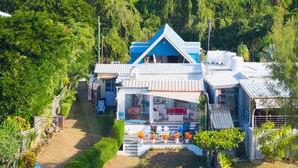 Exterior - Beachfront MEERENA, 2 bedroom cottage with Jacuzzi in Calodyne (Calodyne)