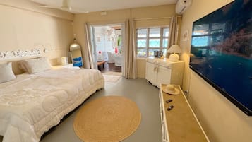 2 bedrooms, in-room safe, desk, iron/ironing board