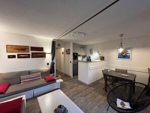 Fernseher, Tischtennisplatte