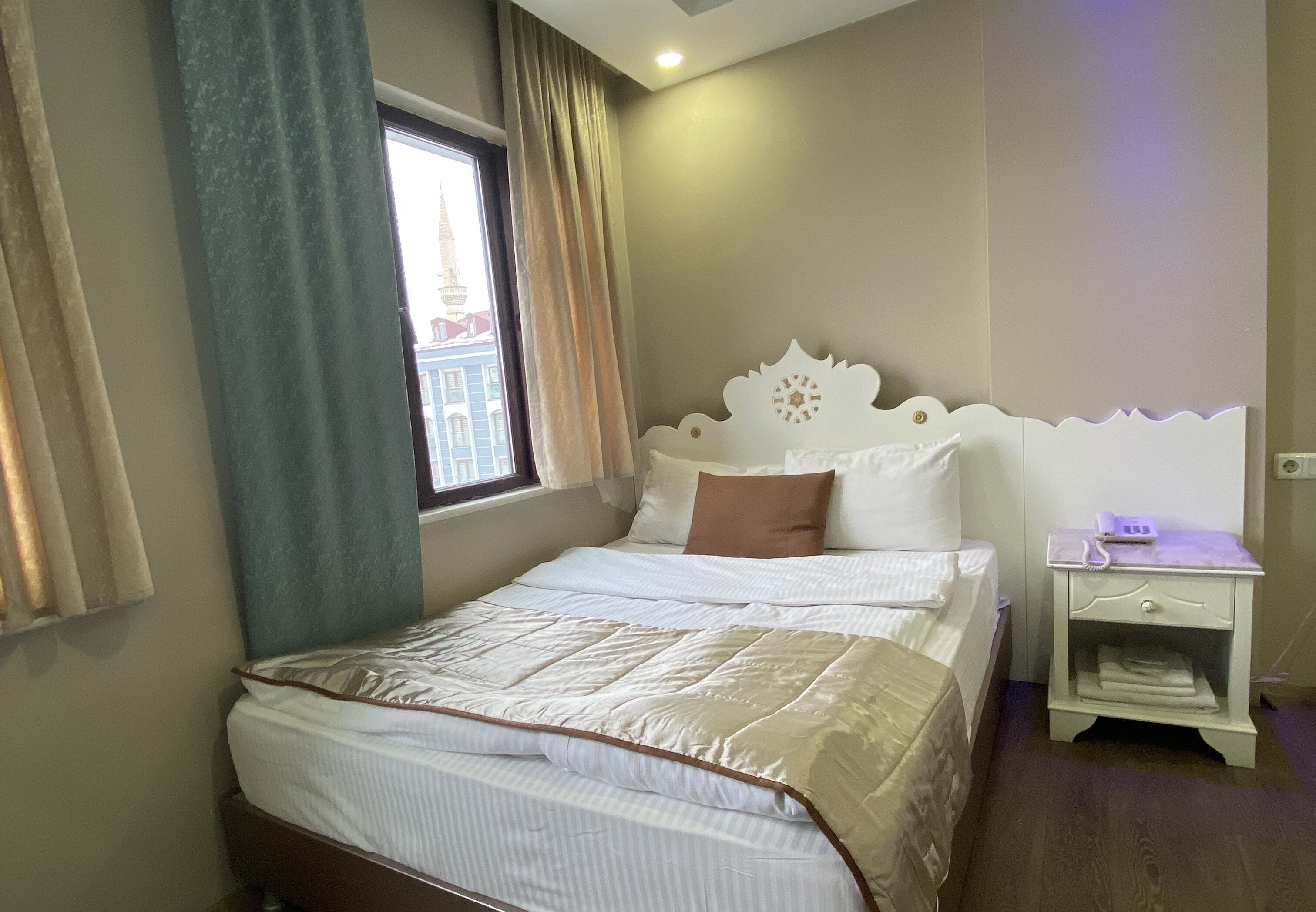 standard double room | premium bedding, minibar, free wifi, bed sheets