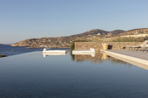 Piscine extérieure (ouverte en saison)