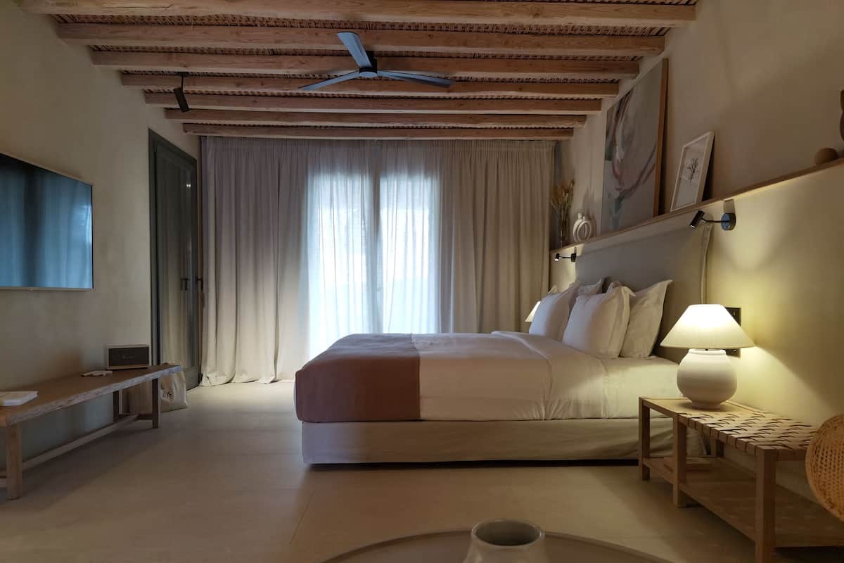 Junior-Suite, eigener Pool, Meerblick | 1 Schlafzimmer, Minibar, Zimmersafe, Verdunkelungsvorhänge