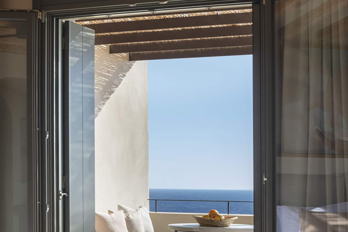 Classic-Doppelzimmer, Meerblick | 1 Schlafzimmer, Minibar, Zimmersafe, Verdunkelungsvorhänge