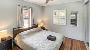 2 sovrum, internet och sängkläder