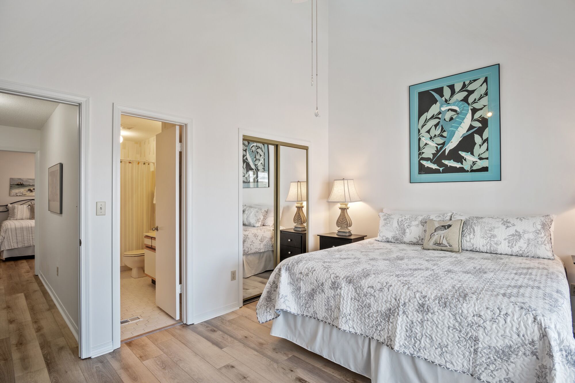 2 slaapkamers, een strijkplank/strijkijzer, gratis wifi, beddengoed