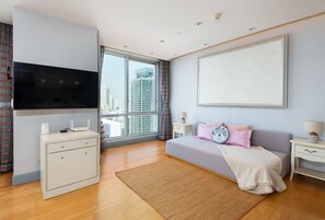 1 habitación, tabla de planchar con plancha, wifi gratis y ropa de cama 