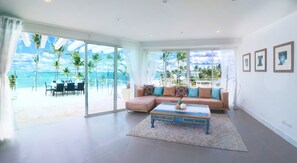 Apartamento luxo | Área de estar | TV de tela plana 32 polegadas com canais a cabo, TV