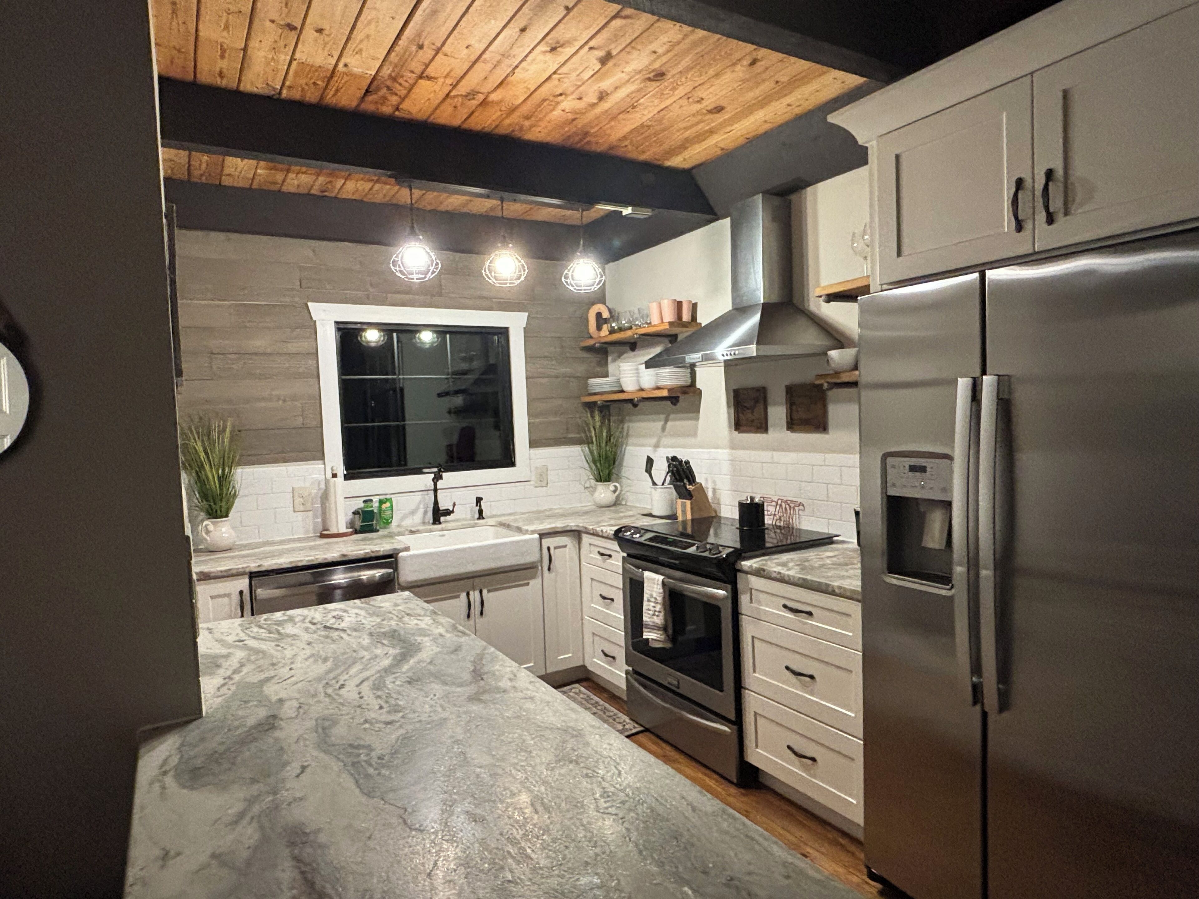 Microondas, horno, parrilla de estufa y lavavajillas 