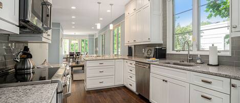 Lave-vaisselle, cafetiĂšre/bouilloire