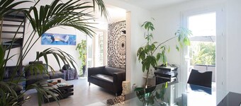 HOUSE CLOSE TO BEACHES