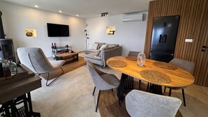 Interior - Amber's Place, Cosy House With Pool and sea Views (Dubrovnik)