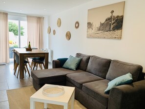 TV, books, stereo - Villa du Pêcheur, Gâvres Peninsula (Gâvres)