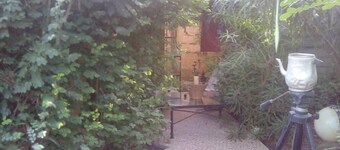 Lovely 3-bdrm Cottage W/private Patios/pkg Sanyang