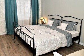 Apartment, 1 King Bed - Apartment Balzak 64m2, Free Parking and Wifi (Novi Sad)