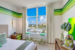 Desk, iron/ironing board, travel crib, WiFi - Rooftop Pool & Hot Tub|Hollywood Beach+ Gym (Hollywood)