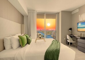 3 bedrooms, desk, iron/ironing board, travel crib