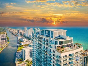 Exterior - Oceanfront View|Balcony + Hot Tub+ Gym (Hollywood)