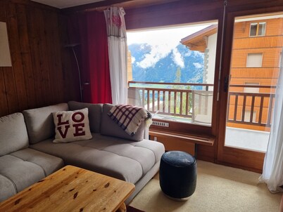 LOVErbier central apartment with 2 bedrooms, kitchen, pool, views