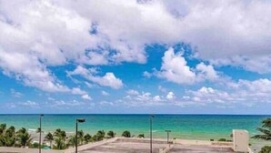 Unclassified image, 4 of 30, button - Modern Apartment-Balcony-Beachfront Condo+ Gym (Hollywood)
