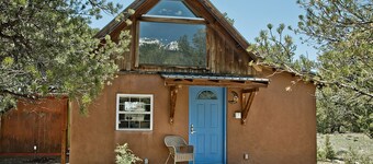 Crestone Mountain Retreat Cabin: Quiet in Nature