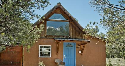 Crestone Mountain Retreat Cabin: Quiet in Nature