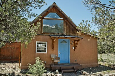 Crestone Mountain Retreat Cabin: Quiet in Nature