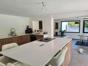 Private kitchen - 3 Bedroom Villa in Carnoux-en-Provence (Carnoux-en-Provence)