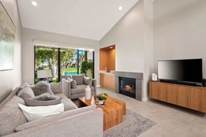 电视、壁炉、办公室