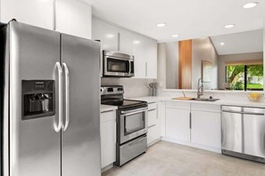 冰箱、微波炉、烤箱、炉灶