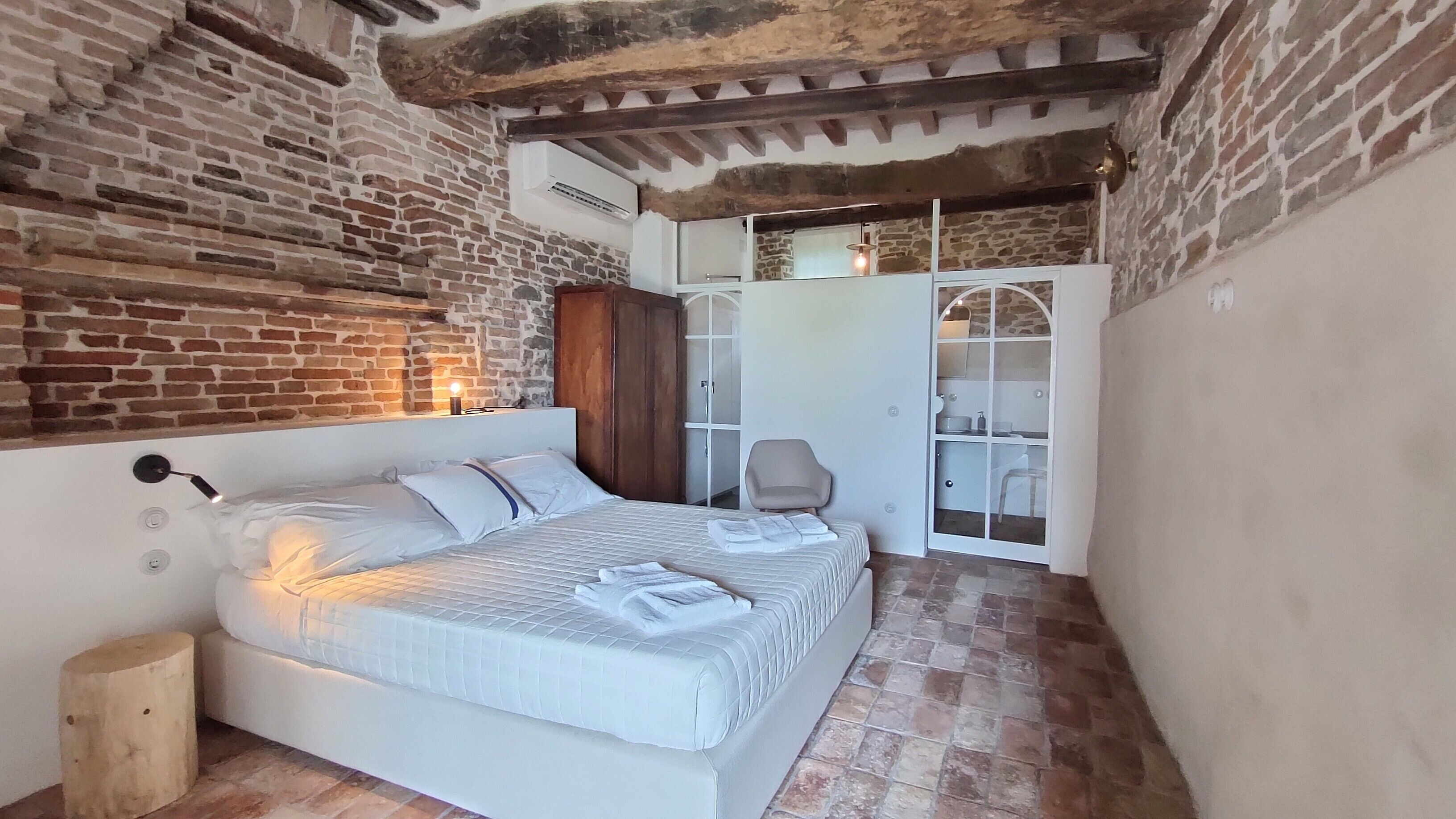 7 Schlafzimmer, Schreibtisch, Bügeleisen/Bügelbrett, Reisekinderbett