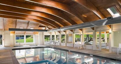 The Slope Side Lodge, Ski off w/ Fireplace!