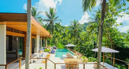 Four Bedroom Villa with Private Pool with Sea View in Lombok