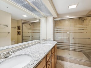 Towels - 506 Barrington Arms ~ Cozy 1BR Ocean Front Villa | Steps to Beach! (Hilton Head Island)