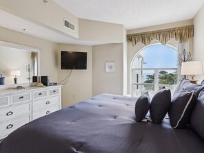 1 bedroom, iron/ironing board, Internet, bed sheets - 506 Barrington Arms ~ Cozy 1BR Ocean Front Villa | Steps to Beach! (Hilton Head Island)