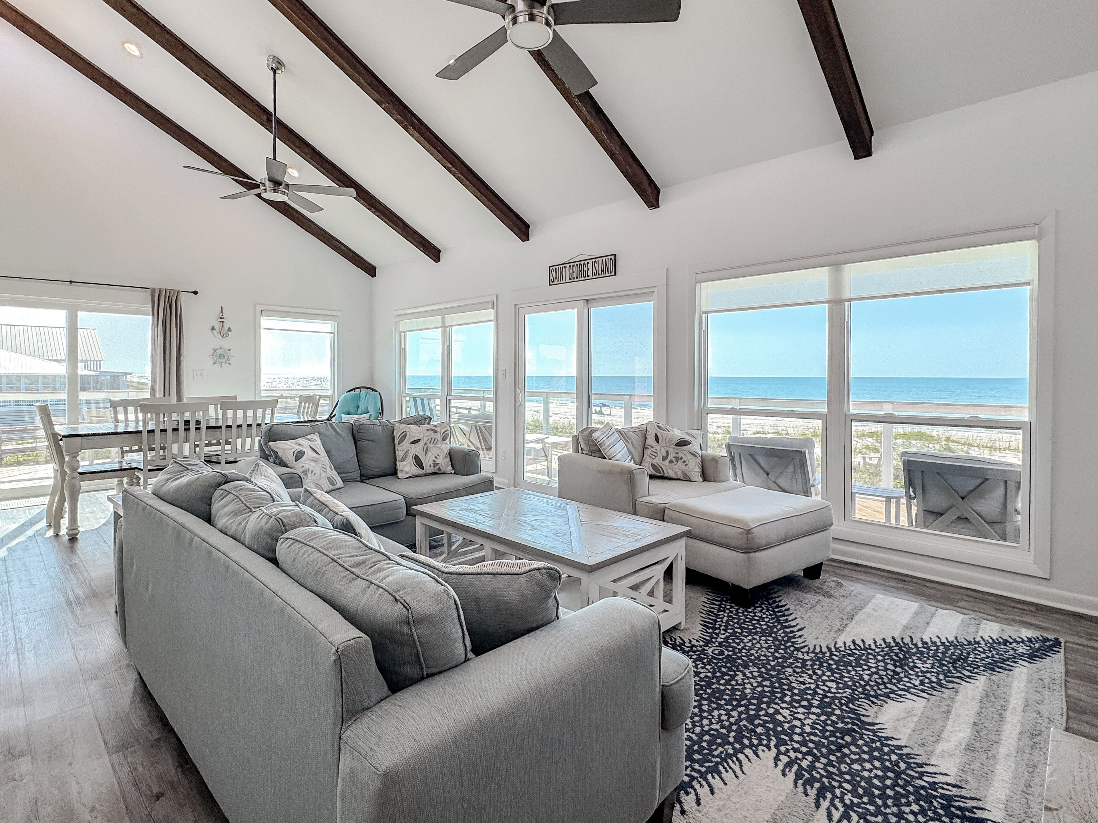 Smart-TV, DVD-Player, Tischfußball, Tischtennisplatte