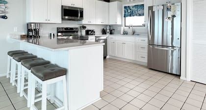 BEACH FRONT - 3 Bed 2 Bath, Remodeled, Pet Friendly, Hot Tub, Fire Pit