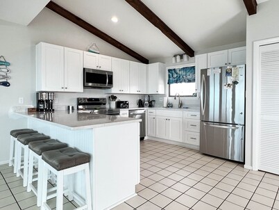 BEACH FRONT - 3 Bed 2 Bath, Remodeled, Pet Friendly, Hot Tub, Fire Pit