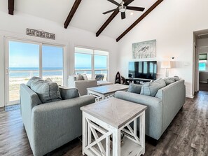 TV connectée, lecteur de DVD, baby-foot, table de tennis de table