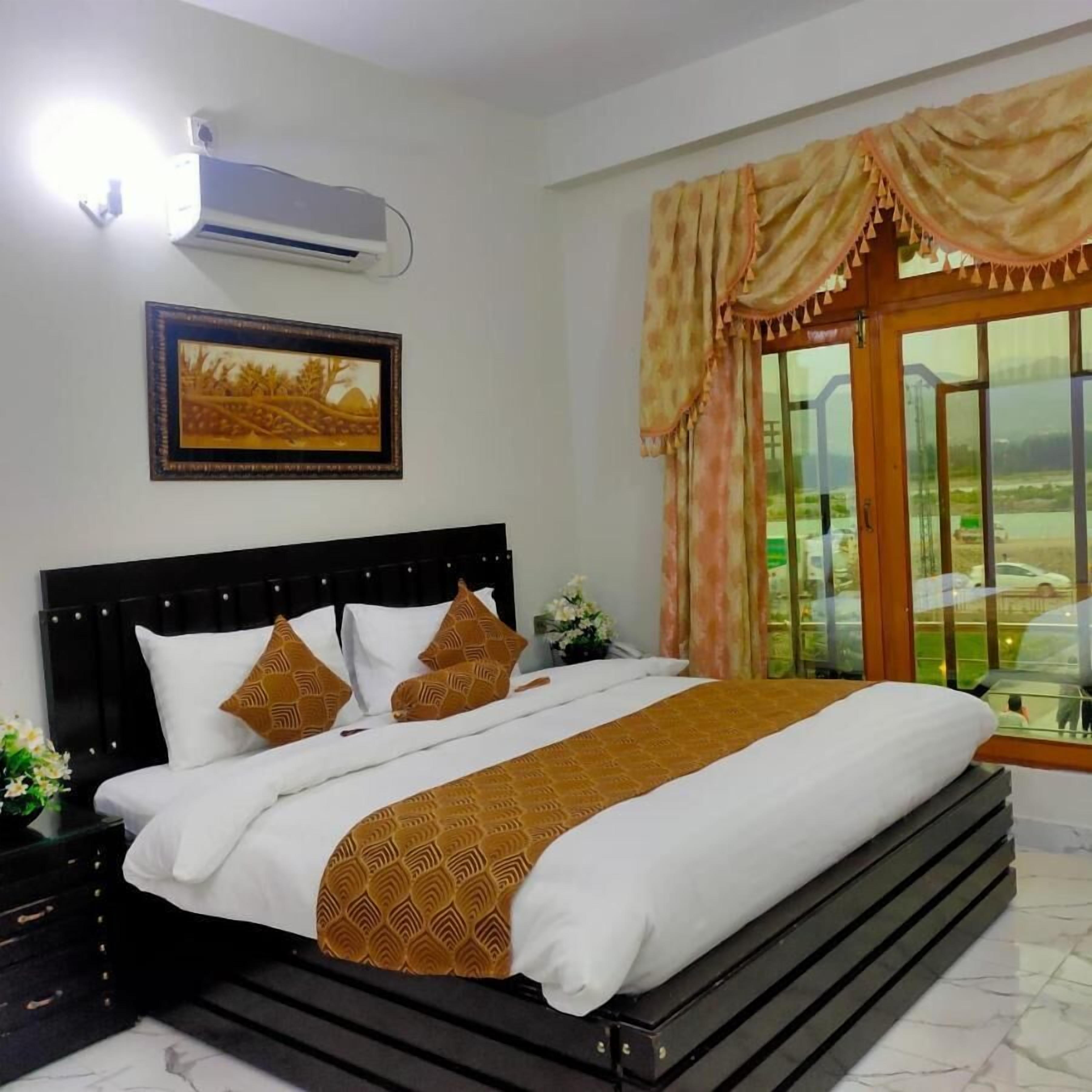 Chambre Deluxe Double ou avec lits jumeaux | Fer et planche à repasser, Wi-Fi gratuit