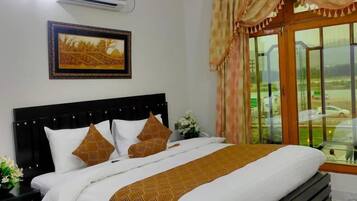Chambre Deluxe Double ou avec lits jumeaux | Fer et planche Ă repasser, Wi-Fi gratuit