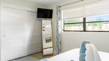 4 bedrooms, desk, iron/ironing board, travel cot