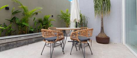 屋外ダイニングエリア